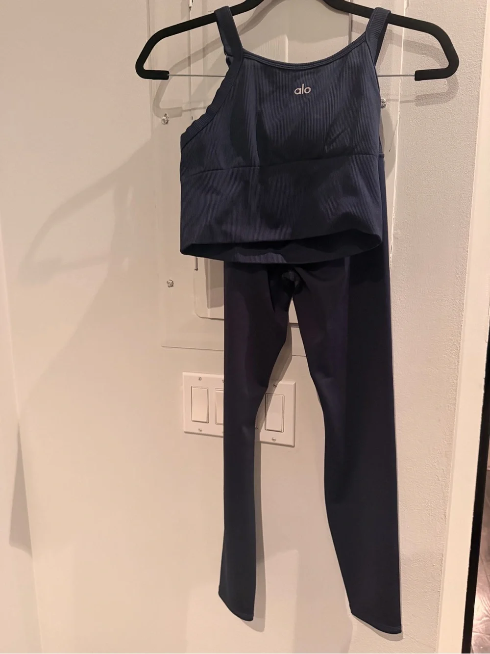 Alo navy set: seamless ribbed favorite bra tank + 7/8 high waist airlift legging